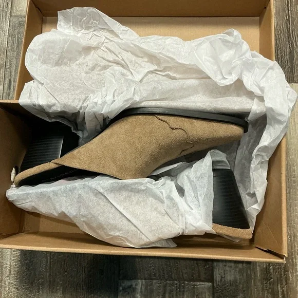 Glamorous Taupe Pointed Mule Heels Size 8 - Picture 12 of 16